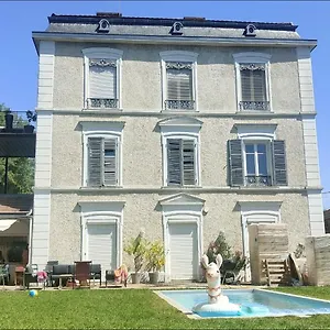 apt-joli-studio-calme.hotels-rhonealpes.com/